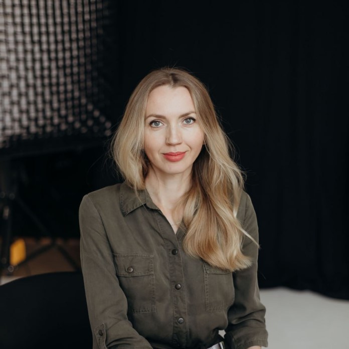 Yalangoch erkaklar moda namoyishi